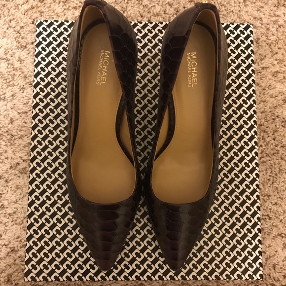 MICHAEL Michael Kors Shoes - Never been worn size 8.5 Michael Kors pumps